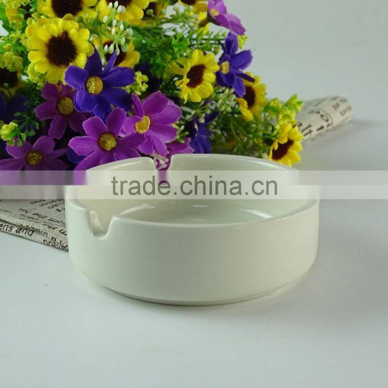 Hot sale round white ceramic ashtray,cheap porcelain ashtray,ashtray in stock
