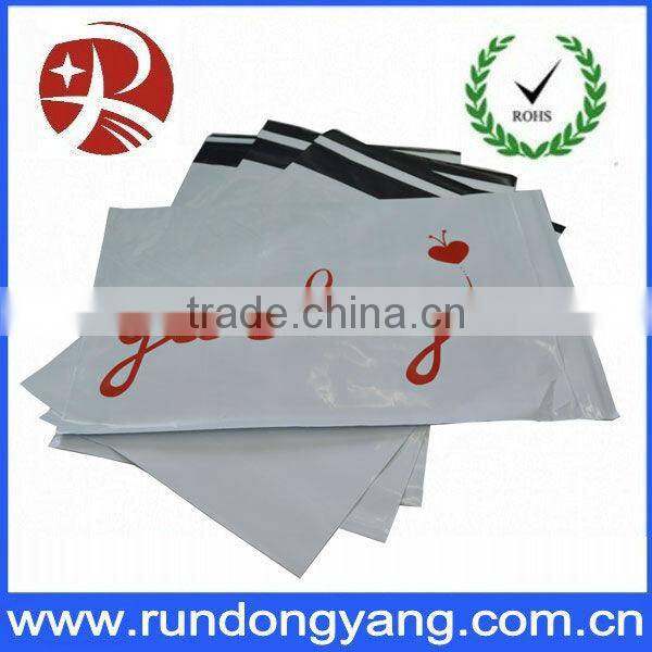 white plastic mailing bags with different sizes