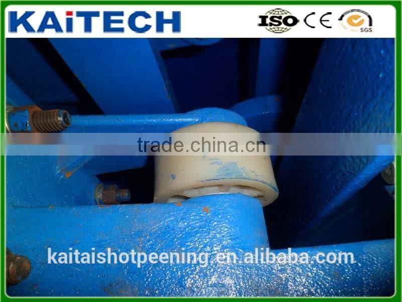 Sandblaster room door for blasting machine