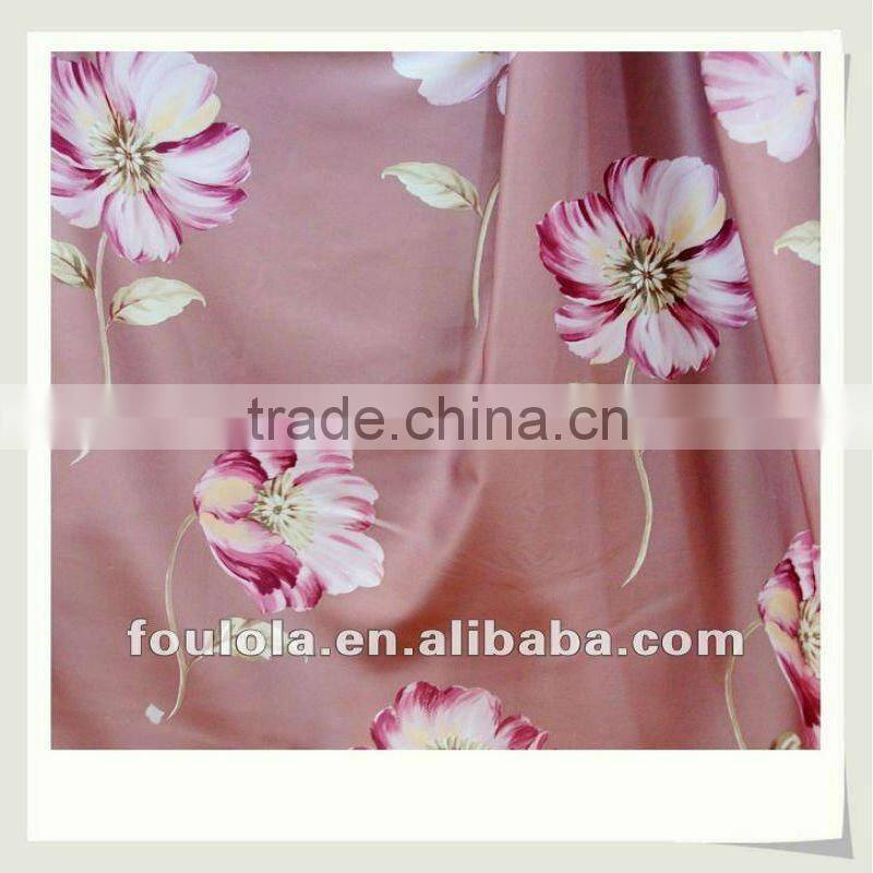 Polyester Printed Red and White Curtains Matching Bedding