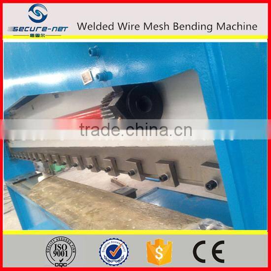 Welded mesh fence bending machine