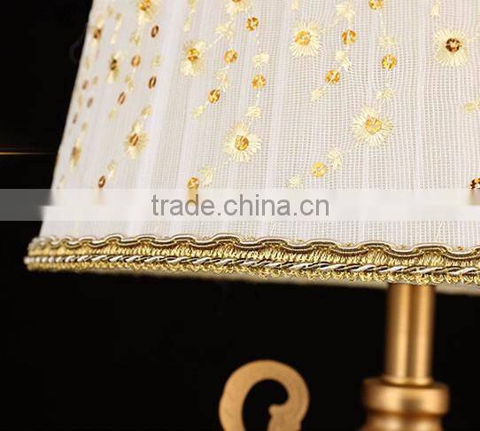 Metal stand lace lampshade clear K9 crystal table lamp