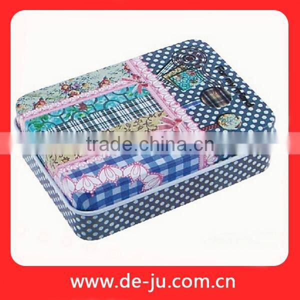 Couple Printing Red Flower Shape Wedding Invitation Tin Box