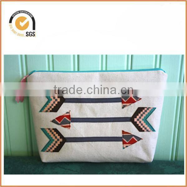 Arrow Applique Zipper Pouch/Makeup Bag: Natural Canvas with Native American Print By Chiqun Dongguan CQ-H01078