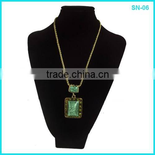 2016 Trendy Chunky Design Accessories Zinc Alloy Rhinestone Green Zircon Necklace With Gold Bohemian Chain