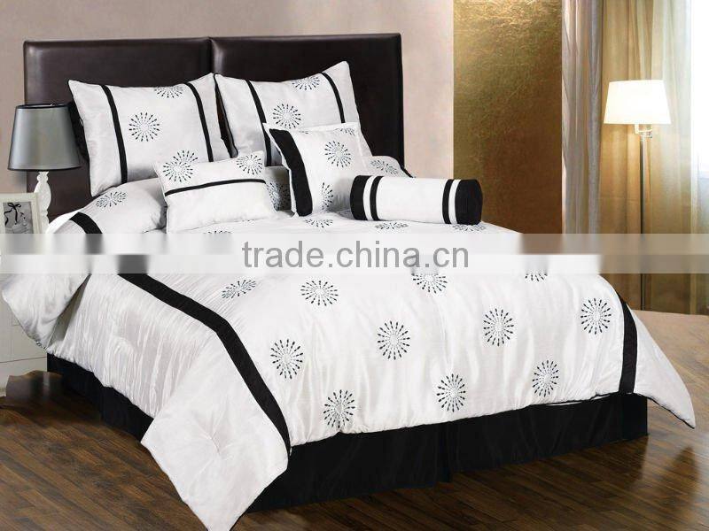 7Pcs Embroideried Comforter Set
