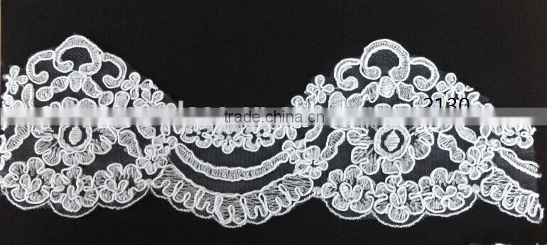2015 beautiful white chantilly lace from china
