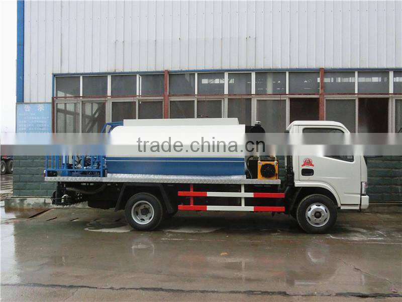 Small 4000L Dongfeng bitumen emulsion sprayer truck