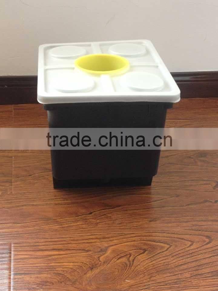 black hydroponic Dutch Buckets with lids