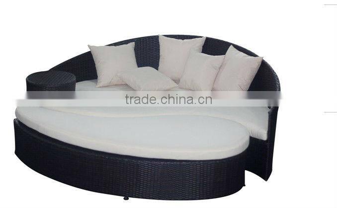 comfortable PE rattan Sun Lounger 3 sectional lounger bed