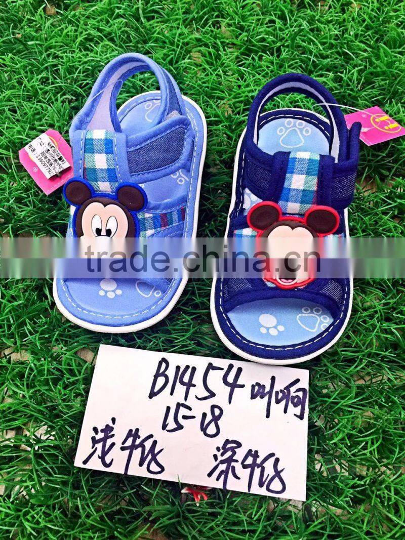 Summer Cheap Kid shoes Soft newborn baby boy Sandals child prewalker Cute animal Bear casual noisy shoes