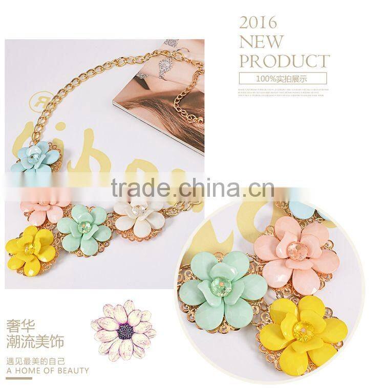 Bohemian Style Women's Resin Flower Choker Bib Statement Necklace Collar Chain Pendant