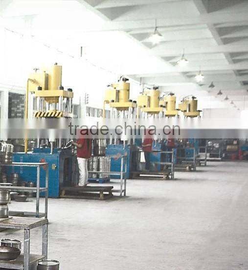 24CM Stainless steel frying pan with silicone heat insulation handle