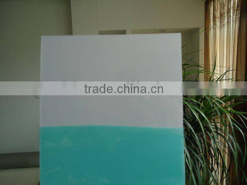 Polycarbonate light diffusion sheet with 10-year quality guarantee
