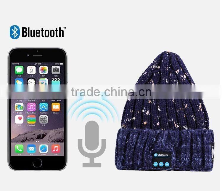 Fasion Style Bluetooth Knitted Hat Smart Wireless Bluetooth Winter Hat Plus Thick Velvet Winter Bluetooth Winter Lady Hat