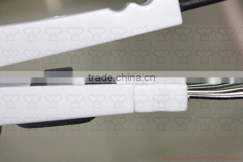 Multifuctional plastic food tong