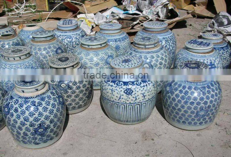 Antique porcelain blue and white container