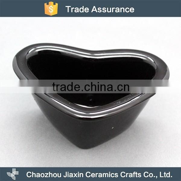 Latest restaurant black ceramic modern heart shape snack bowl