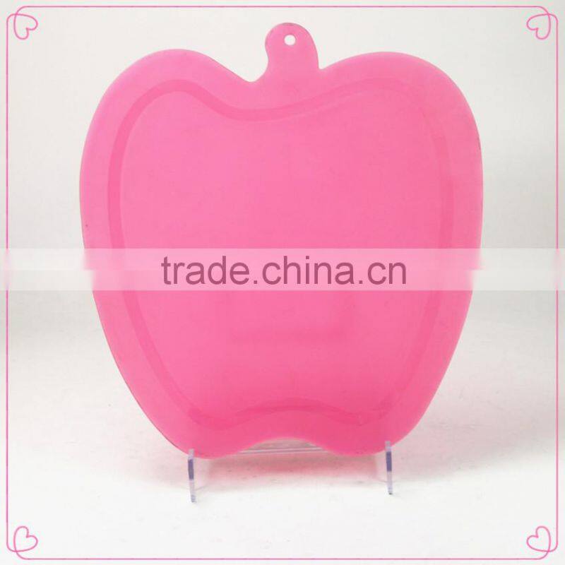 plastic vegetable cutting board
