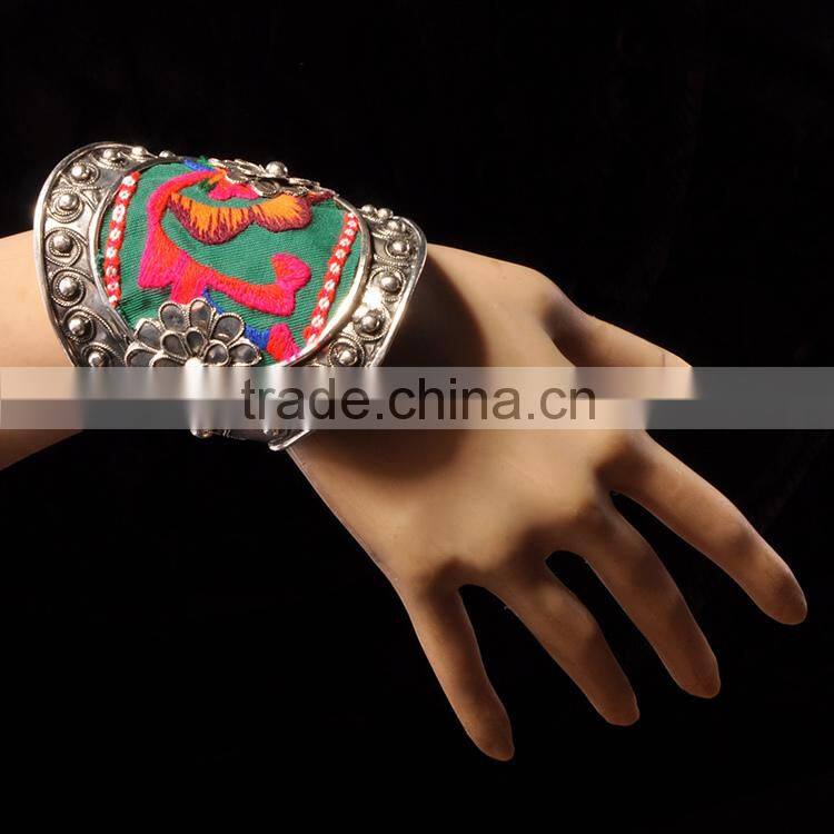 2016 new arrival cheap wholesale hmong bracelets vintage women bracelets