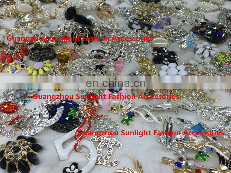 Fashion metal rhinestone buttons with flower shape