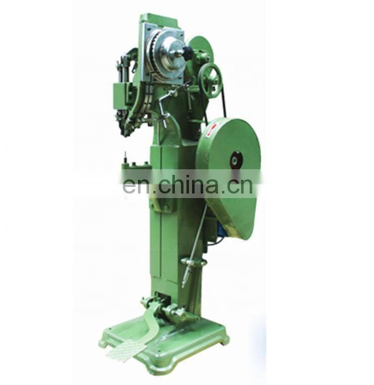 Automatic feed luggauge riveting machine for solid rivet
