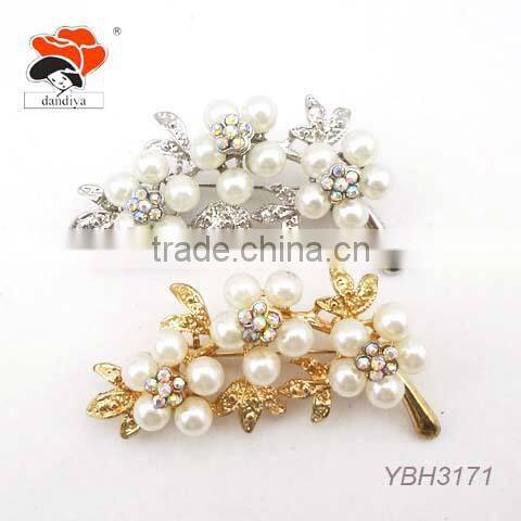 popular alloy small rhinestone snow magnetic brooch pin for Christmas