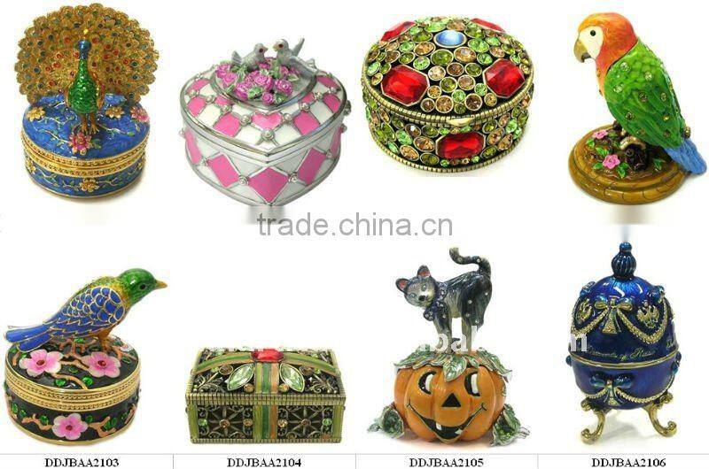 metal crystal apple design jewelry box with magnet closure,good quality and various designs,passed SGS factory audit