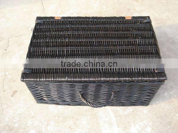 Empty wicker hamper / empty willow picnic basket with leather and willow handle