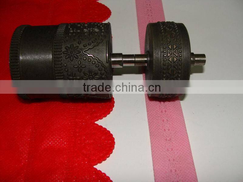 Ultrasonic lace making machine