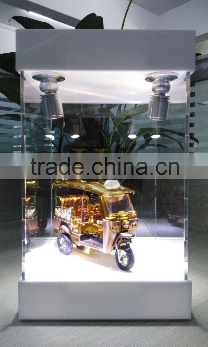 Fashionable counter top knock down packing acrylic spotlight box acrylic illuminated light box with base