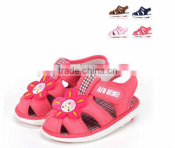 Fashion squeaky baby shoes for girls