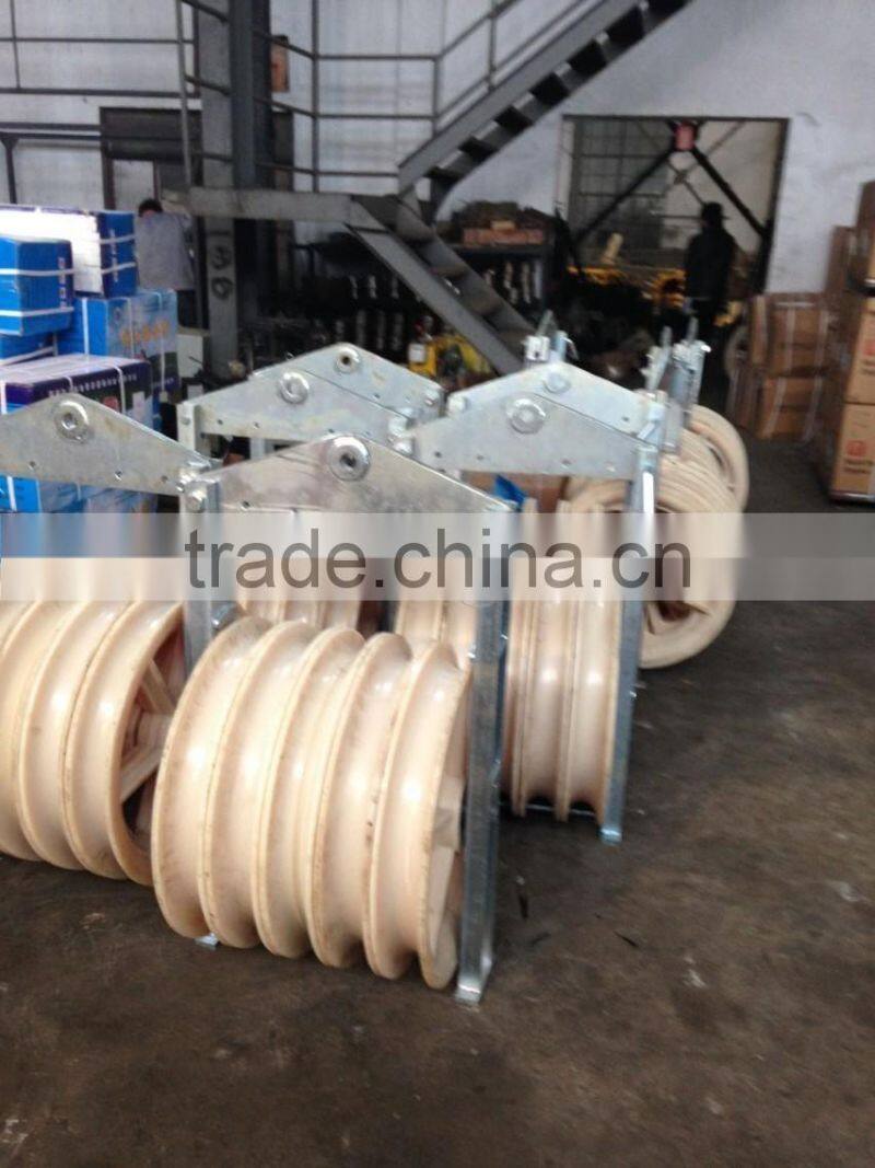 Large diameter bundled conductor pulley stringing block for 822 model