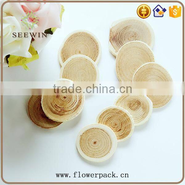 The round plate is a series of natural flower-bark engraving