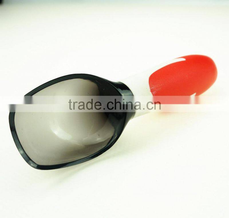 31019 New Penguin Handle Kitchen gadget kitchen tool Icecream Spoon