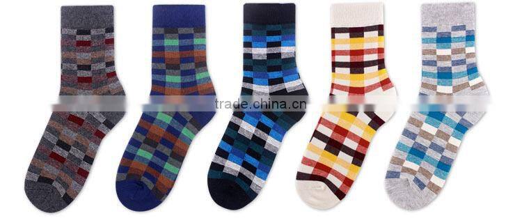 New Fashion Men's White and Black Socks Novelty Stripes Grid Short Sock Winter Autumn Men 100 Cotton In Tubes Socks