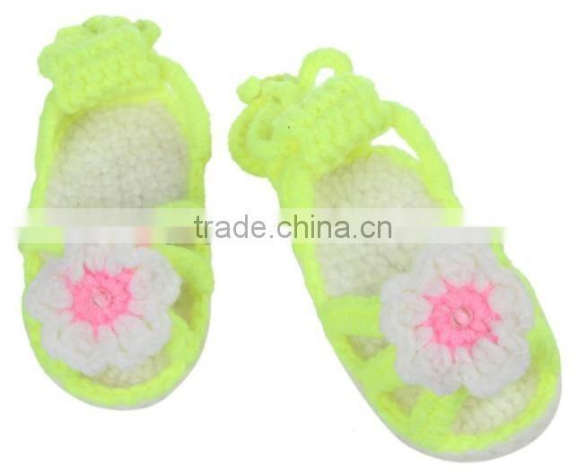 Handmade cozy barefoot baby sandals crochet pattern