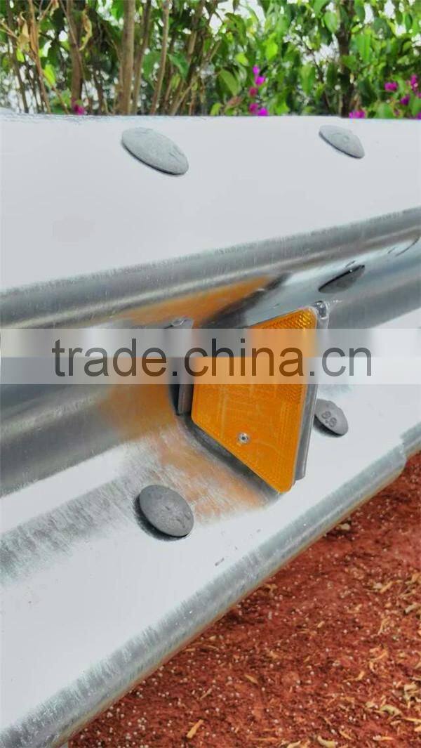 Direct manufacture microprism reflectors trapezoidal retro-reflective road delineator posted in guardrail
