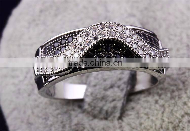 Trending Style Curve Wavy Pattern Jet & Clear Zirconia Stones Party Jewelry Ring