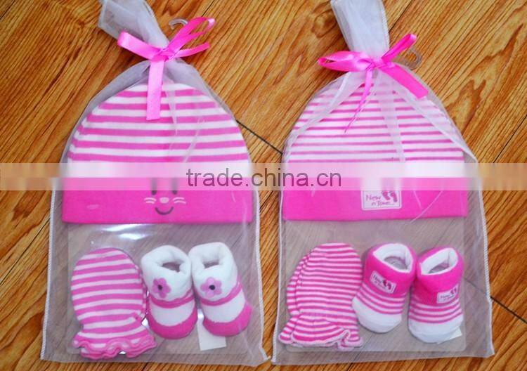 Infants & Toddlers Age Group Unisex Baby Cap Mittens Gift Set