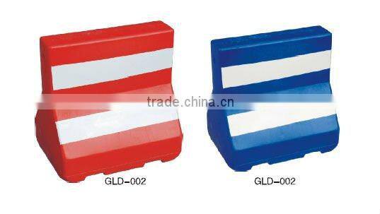 820mm Water filled red plastic barrier supplier