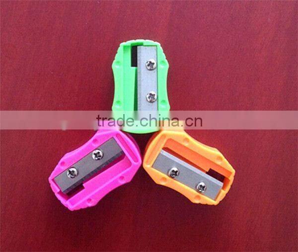 Longways battery operated pencil sharpener