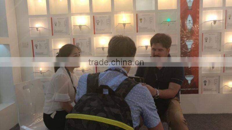 New design waterproof IP65 12W 15W E27 B22 PAR38 LED Light bulb