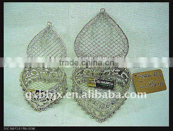 Heart shaped silver wire decorative with pearl love gift box