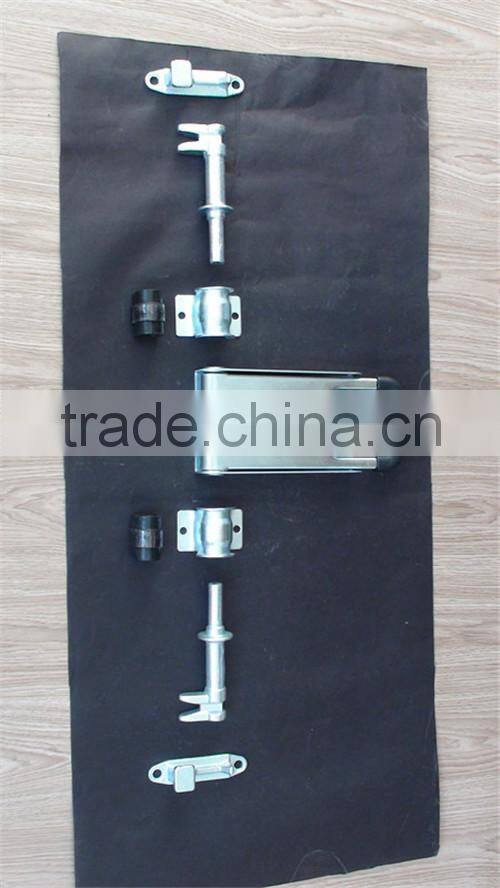 411142 Truck container door lock