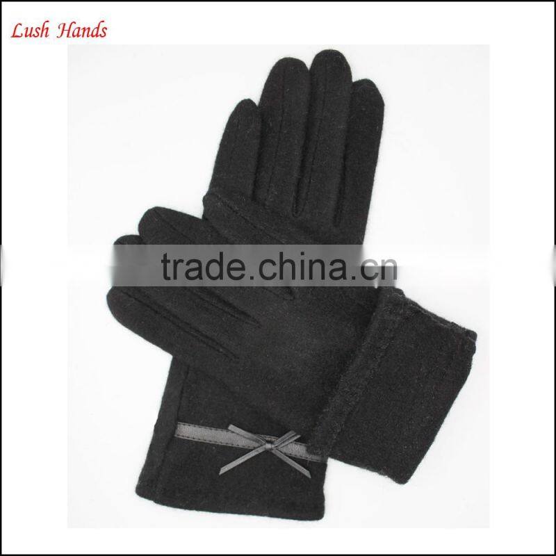 simple woolen gloves with leather belt for women