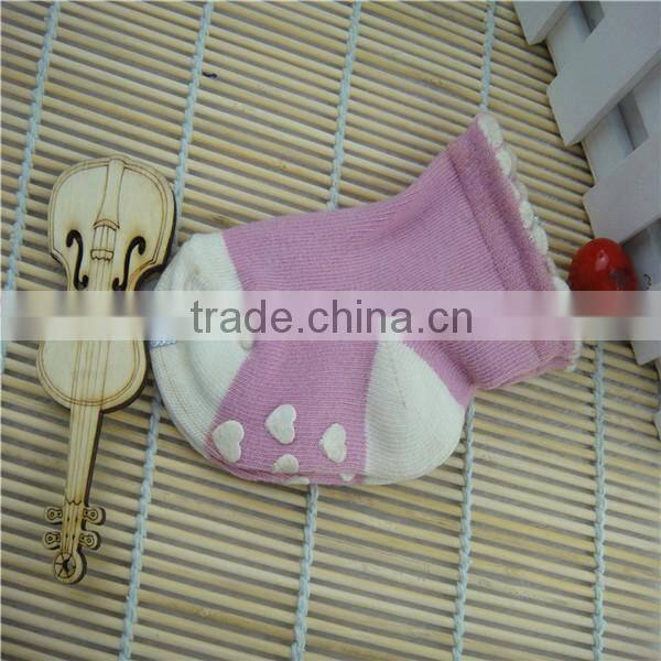 Factory Custom High quality 0-3years old baby socks,dotted heart pink color style ,white thick in the bottom