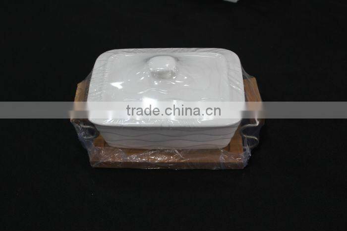 ceramic dessert plate with wood tray