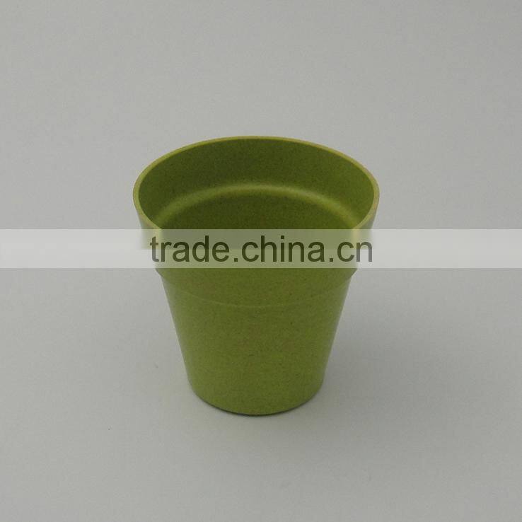 Garden flower pot with matching trays (saucers)