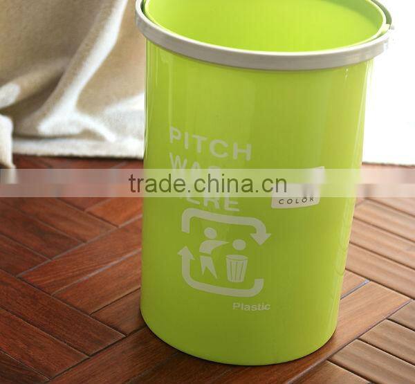 Plastic colorful trash can with handle